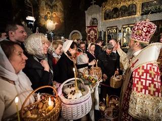 Украинские телеканалы покажут трансляции Пасхальных богослужений из Киево-Печерской лавры